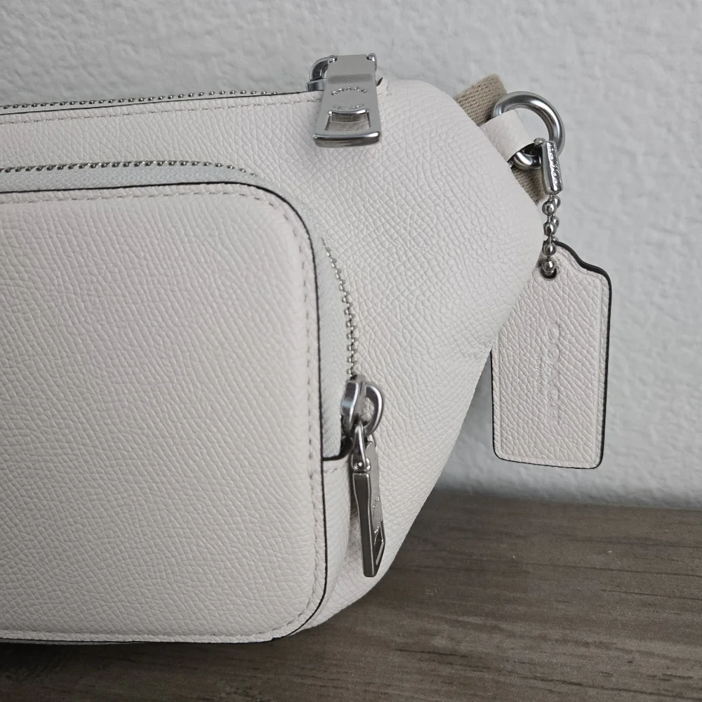 COACH Belt Bag in Crossgrain Leather Chalk - Picture 3 of 14